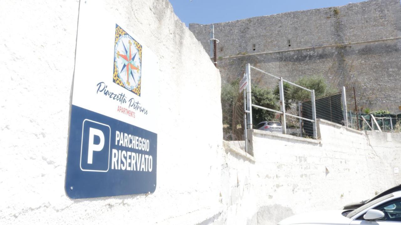 Piazzetta Petrone Apartments + Parking Vieste Exterior photo