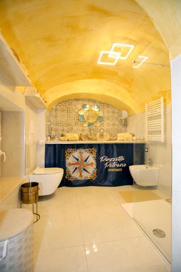 Piazzetta Petrone Apartments + Parking Vieste Exterior photo