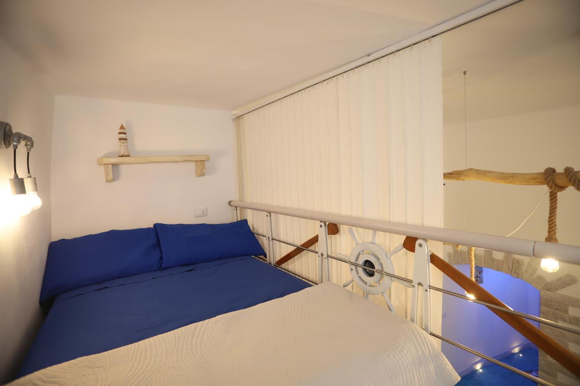 Piazzetta Petrone Apartments + Parking Vieste Exterior photo