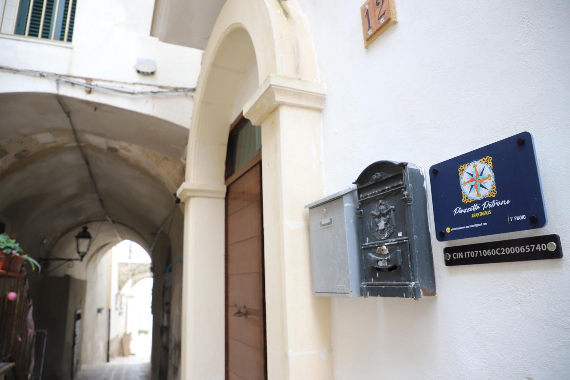 Piazzetta Petrone Apartments + Parking Vieste Exterior photo